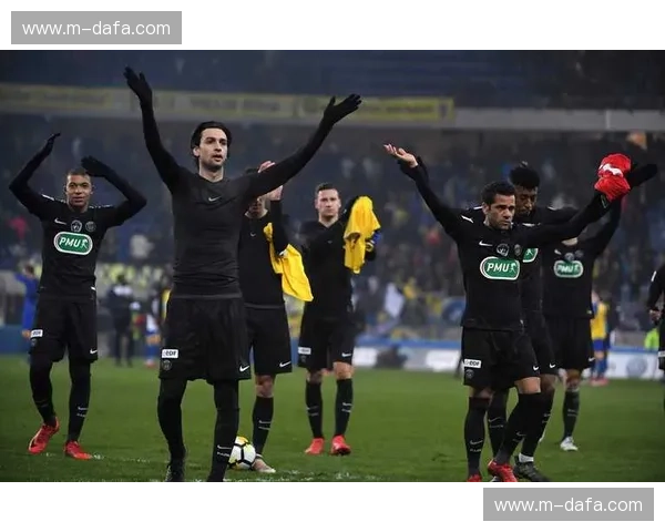 红蓝之巅：曼彻斯特，一座城市的双重灵魂与终极博弈